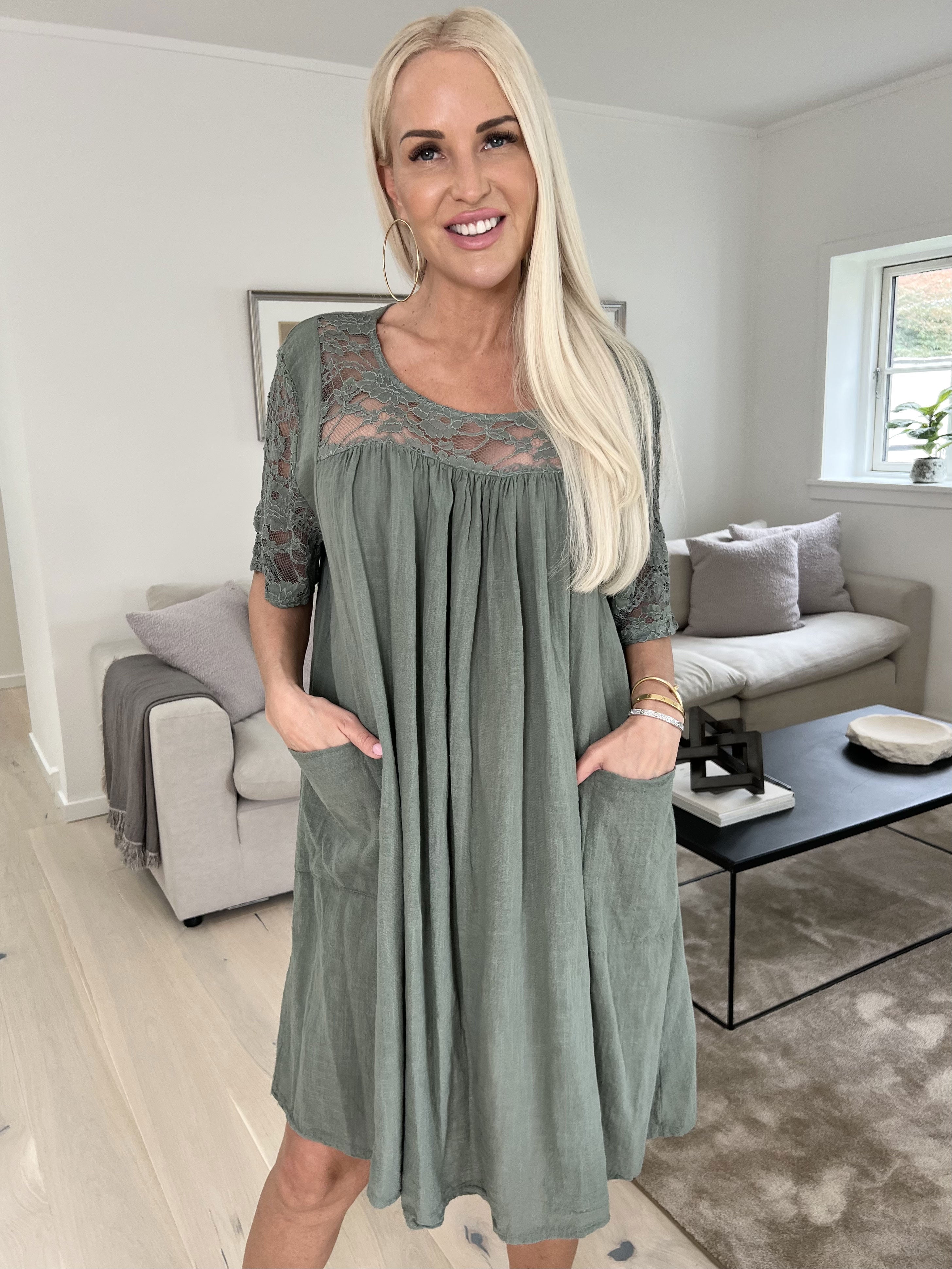 Lovisa - Söt bomullsklänning med fickor